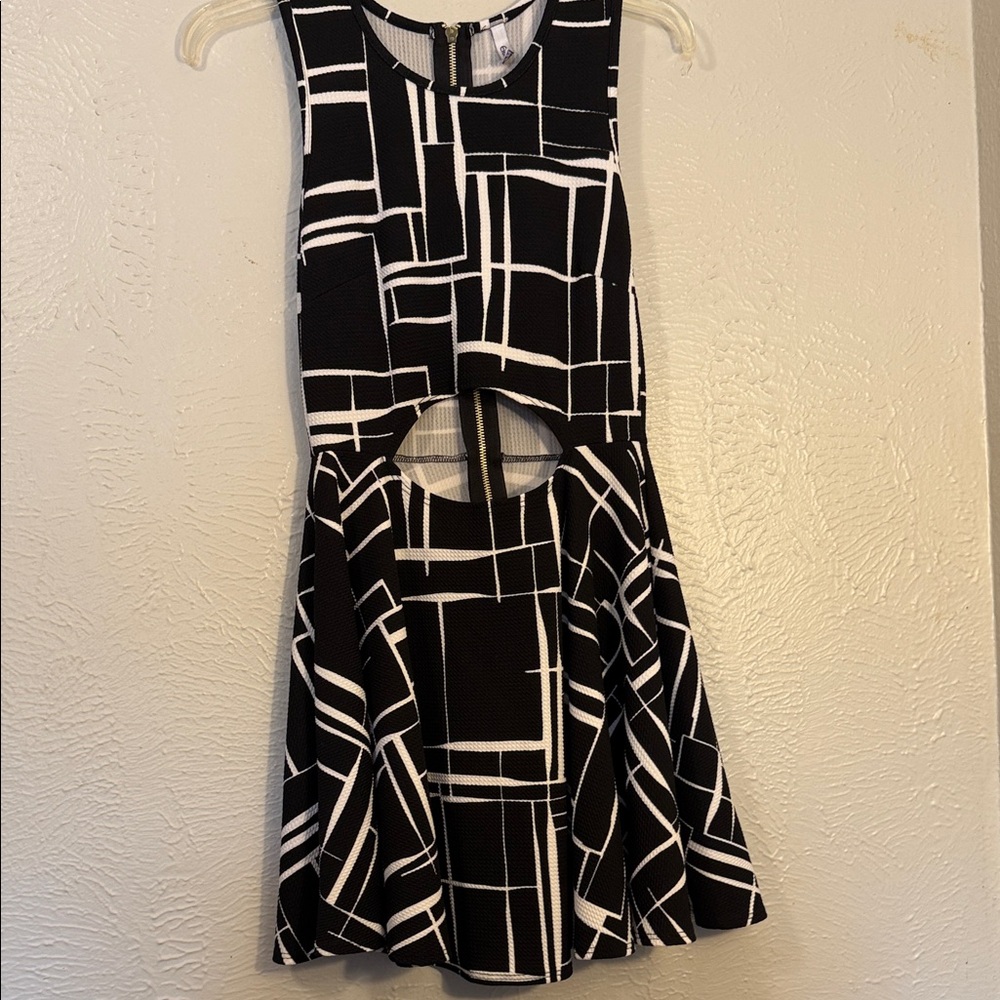 Chic Black and White Geometric Dress